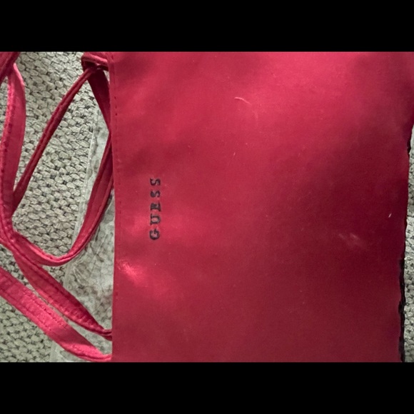 **NWOT** ‘GUESS’ Satin Clutch/Bag - Ruby Red - Picture 4 of 6